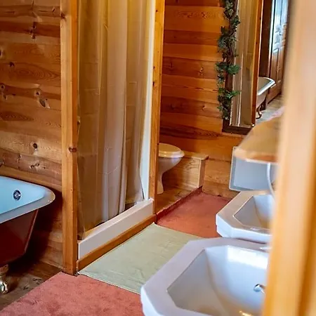Le Flambeau Bed & Breakfast 3*
